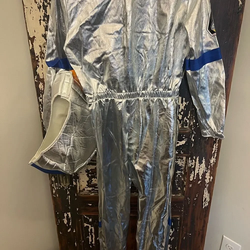 NWT Boys Astronaut Halloween Costume.  Size Medium 8-10.